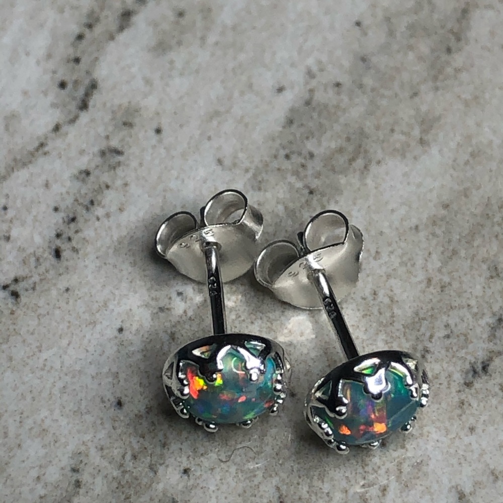 925 Sterling Silver Mint Green Opal Earrings 5mm - Picture 4 of 8